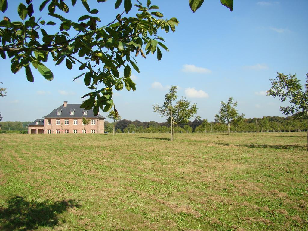 Domaine De La Noiseraie Rhisnes Exterior photo